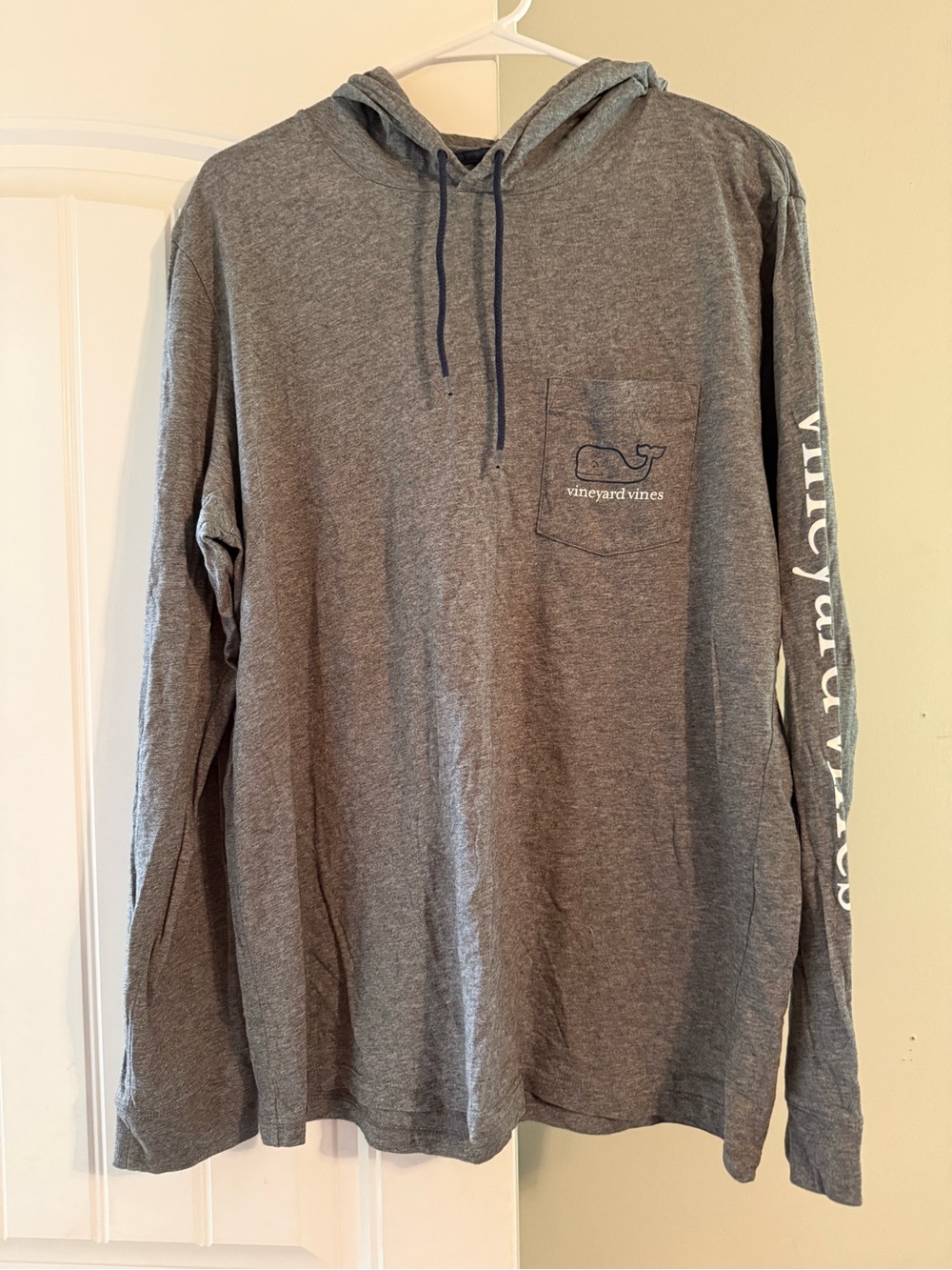 Vineyard Vines Men's Heather Gray Long-Sleeve Hoodie Pocket Tee